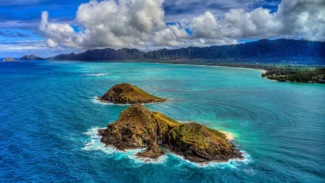 Qual è l'isola più popolare delle Hawaii per il turismo e perché?